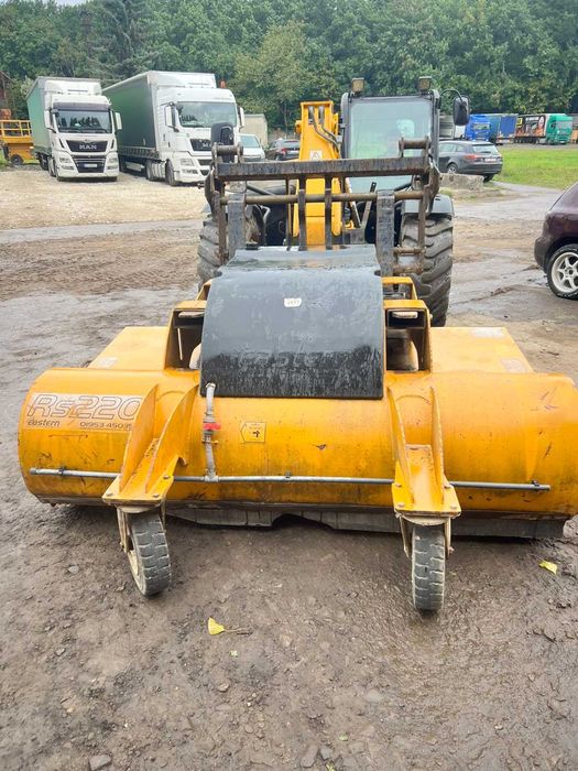 оренда екскаватора з бункерною щіткою, прибирання парковок та дороги