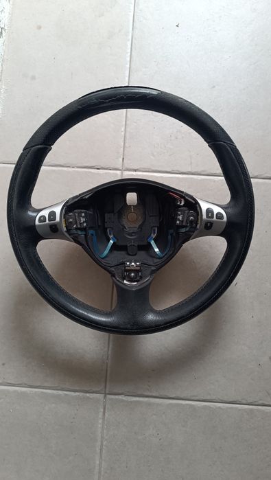Volante Alfa Romeo 156 com comandos a funcionar sem air bag