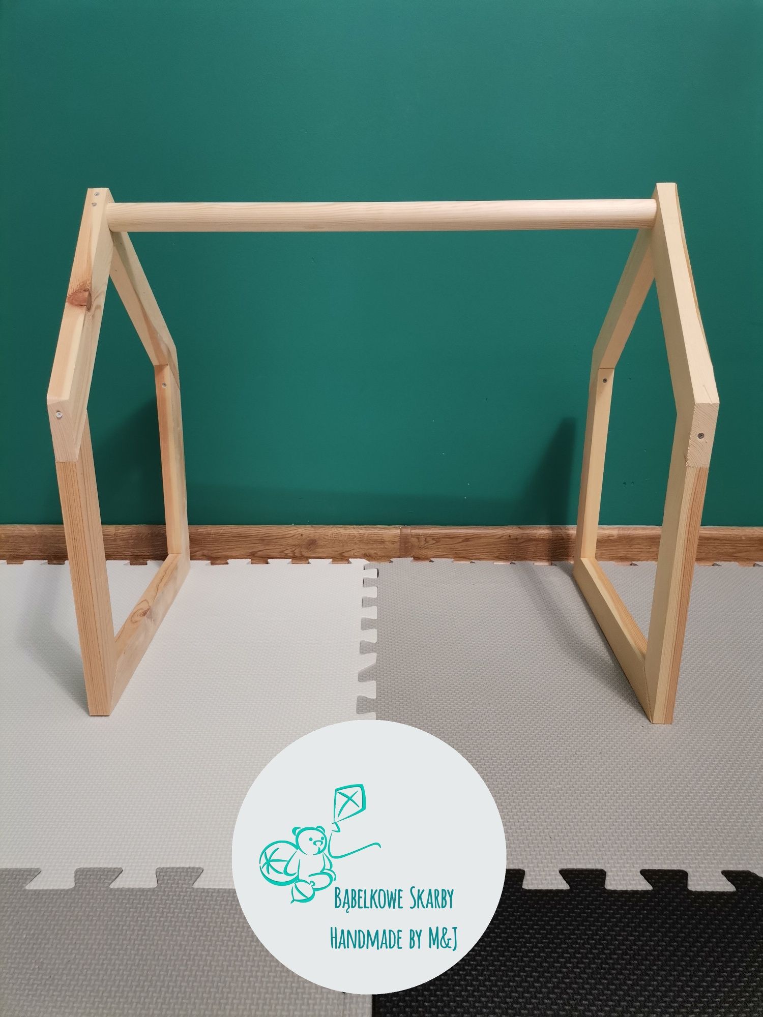 NOWY Baby Gym Domek - Stojak edukacyjny drewniany Montessori