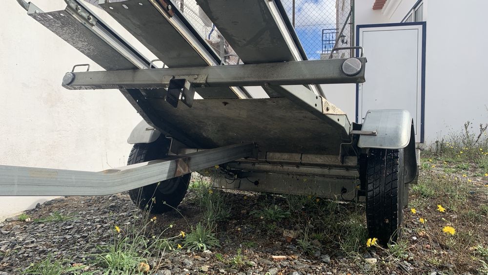 Reboque articulafo para 3 motas