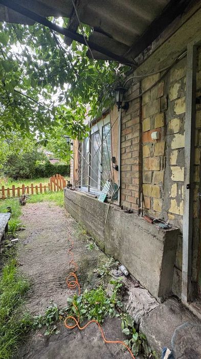 Окремий будинок на 5 сотках . Терміново.