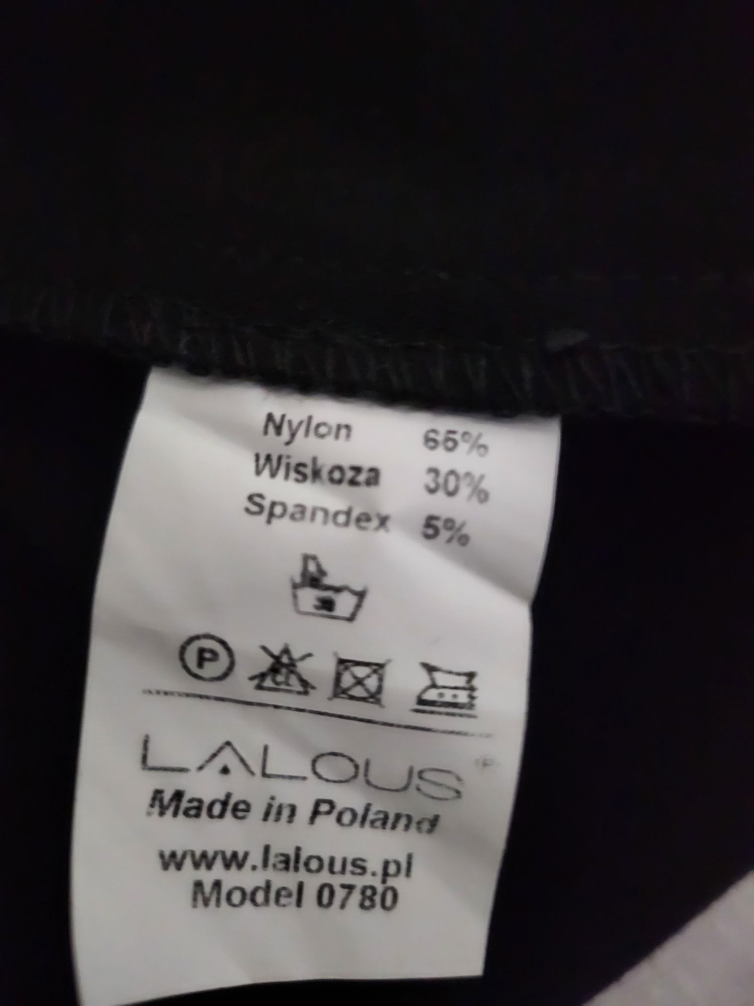 Czarna spódnica firmy Lalous