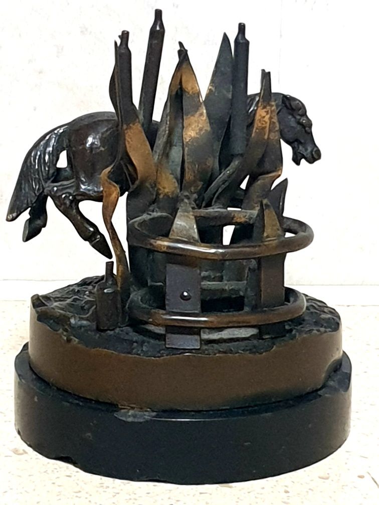 Antiga escultura em bronze - cavalo de guerra - suporte de fosforeira