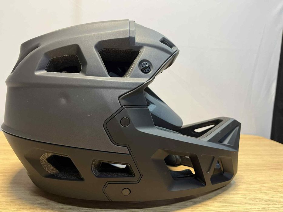 kask rowerowy typu full-face marki Lixada r. M