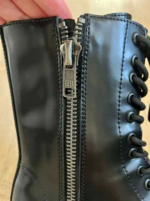 Стильні жіночі чоботи BALENCIAGA