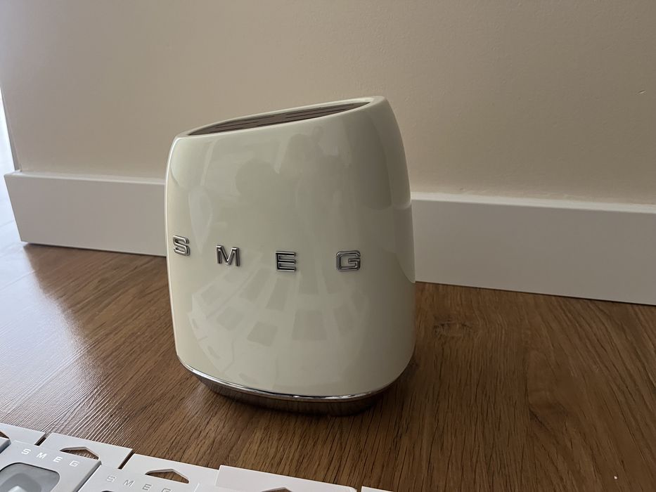 Vendo Bloco + 6 facas SMEG - NOVO!