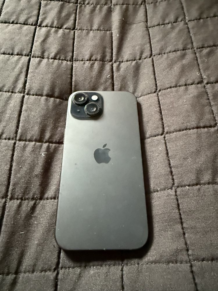 Iphone 15 na gwarancji do 8 sierpnia
