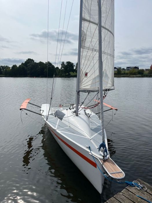 Jacht żaglowy regatowy - ławki balastowe 7m