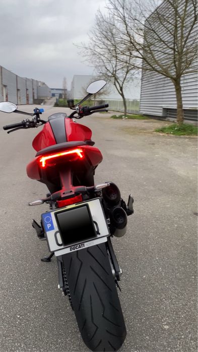 Ducati Monster 937 Red