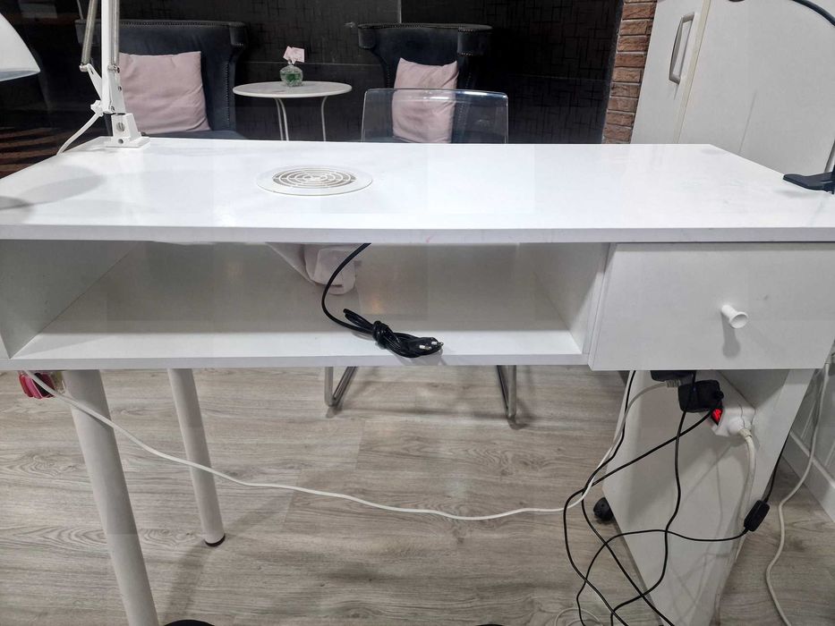 Mesa de manicure com aspiração