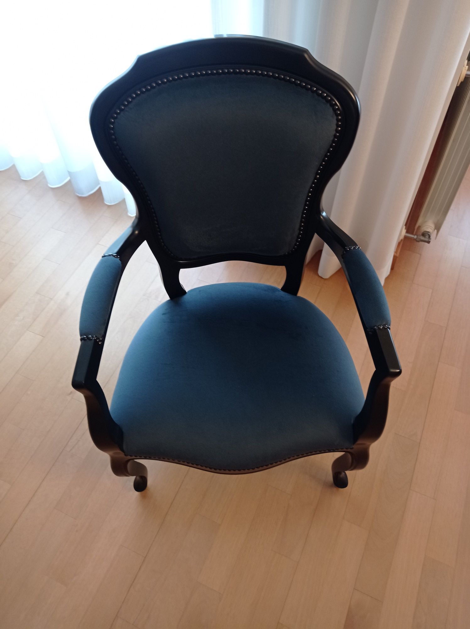 Cadeirao forrada veludo azul