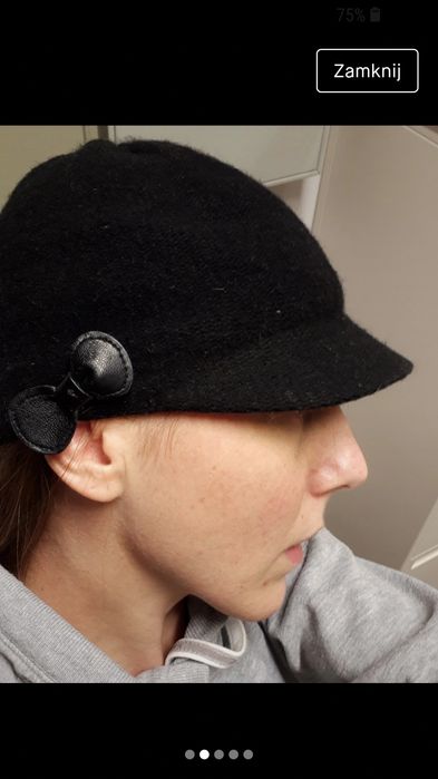 Śliczna czapka zimowa toczek z lekkim daszkiem