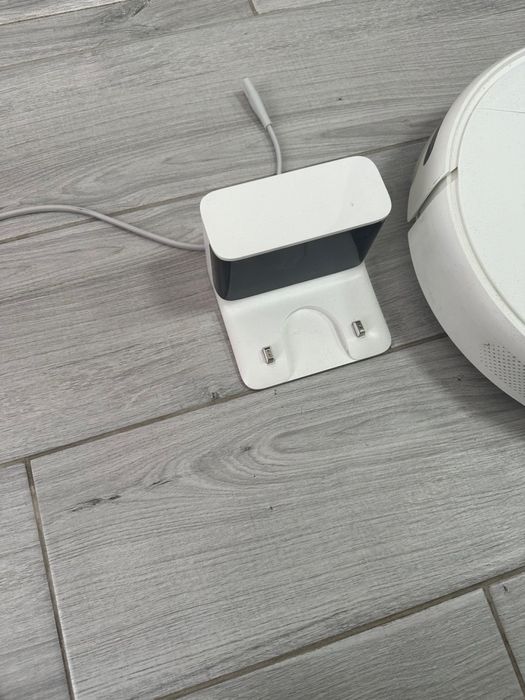 Робот-плесос с функцией влажной уборки ксіомі