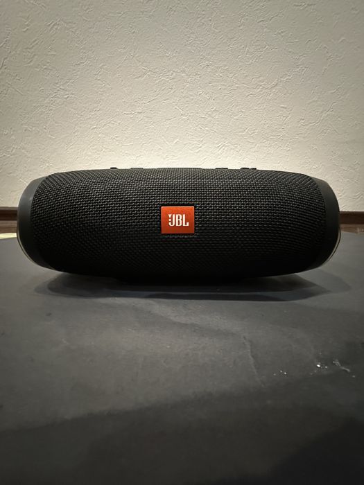 Портативна колонка JBL Charge 3 в нормальному стані
