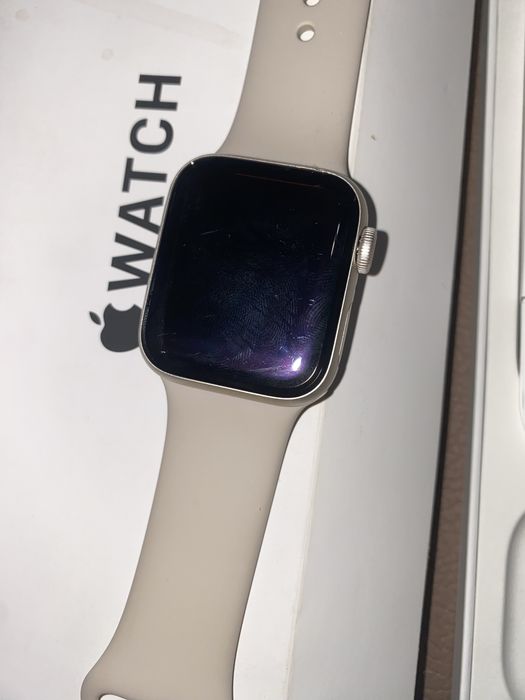 Apple Watch SE 40mm бежевые Б/У.