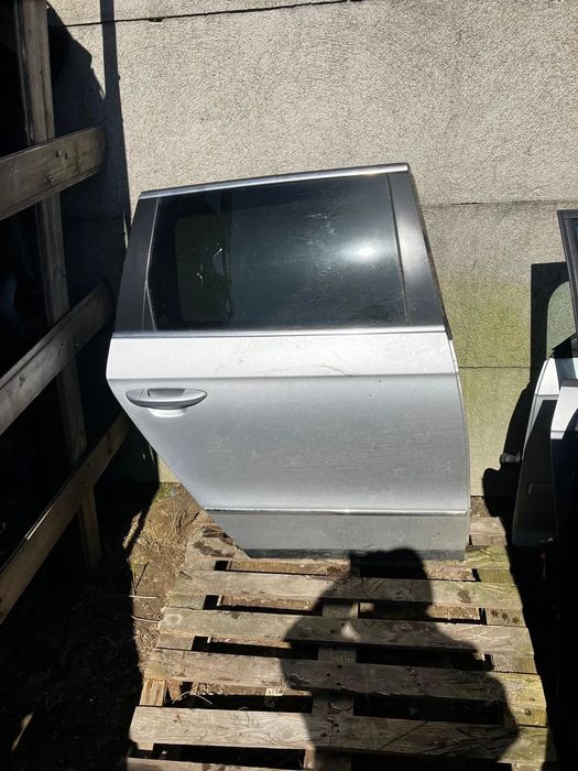 VW PASSAT B6 KOMBI DRZWI PRAWE TYŁ TYLNE