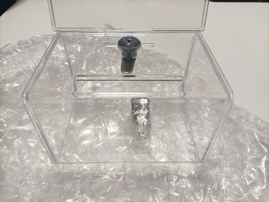 Caixas em acrílico novas. Caixas de sugestões, donativos.