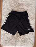 Krotkie spodenii Adidas czarne