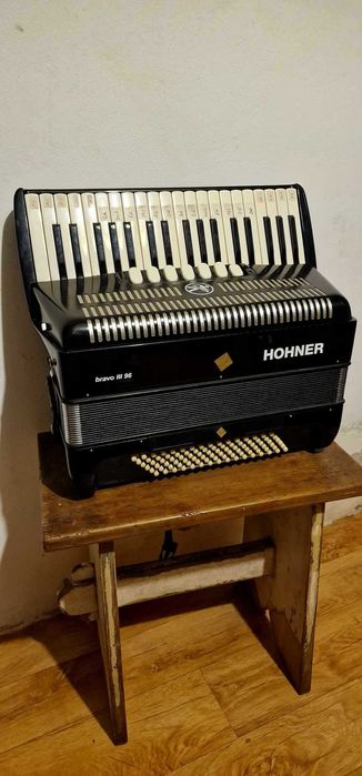 Acordeão Hohner Bravo III 96