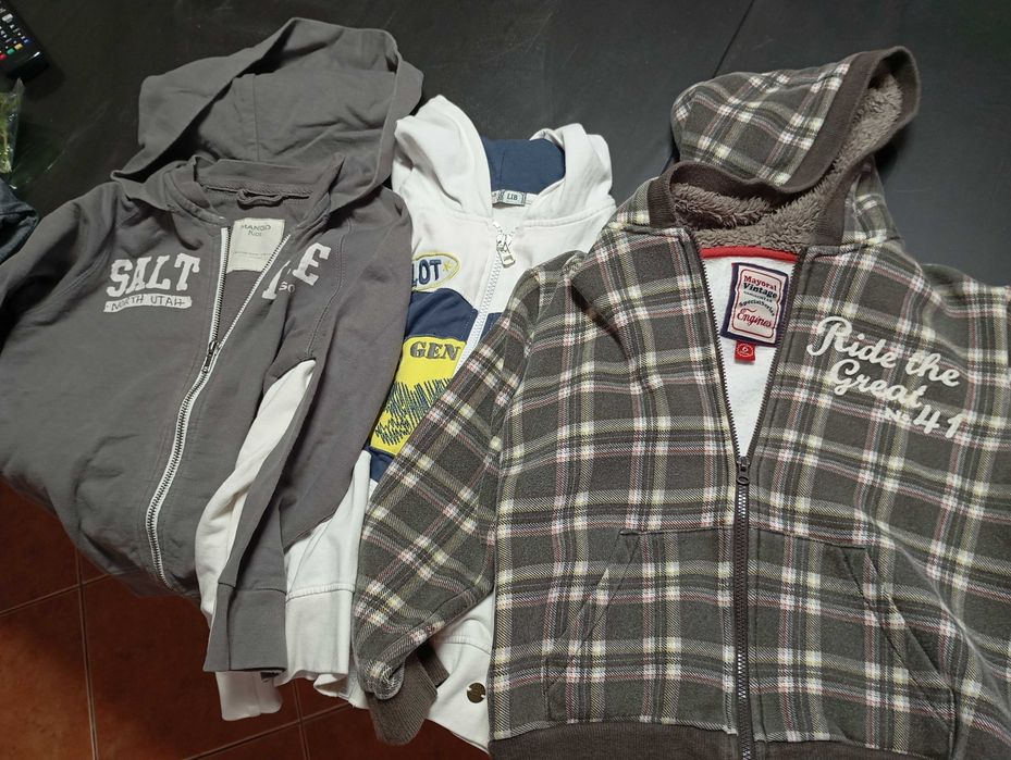 Lote de roupa de criança dos 4/6 anos