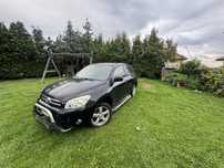 Toyota Rav4 zamienie na kombi badz sedan. USZKODZONA