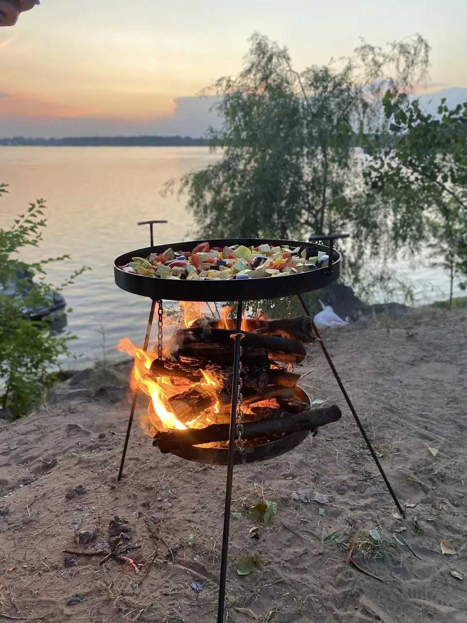 Сковорода з підвісом для вогню