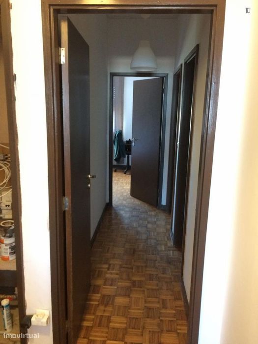 Quarto - localizado em Campanhã Porto