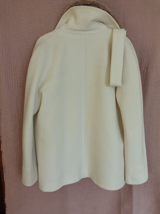 Полупальто молочного цвета 48-46размер