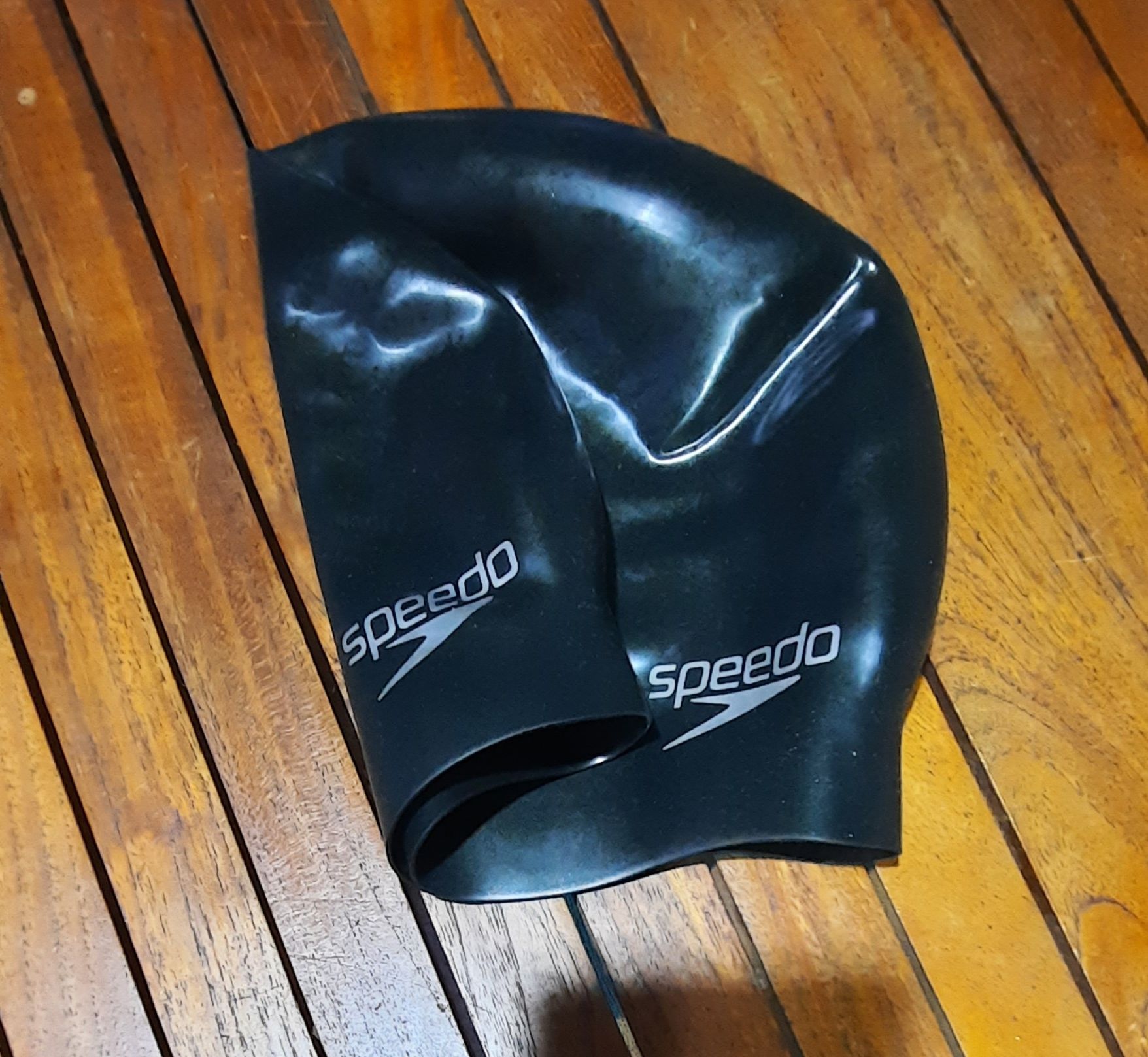 Touca de piscina em silicone