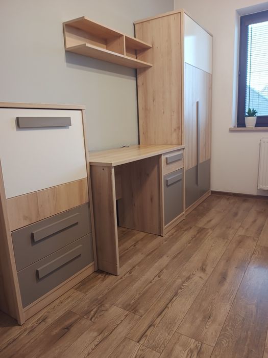 Meble młodzieżowe. Zestaw mebli.