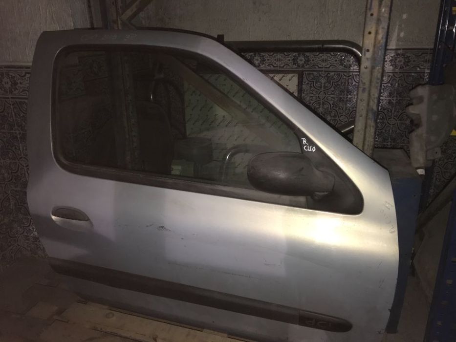 Porta frente direita renault clio 1998/2006 3p