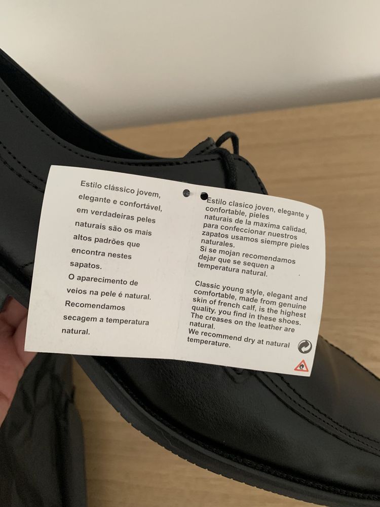Sapatos Clássicos em Pele