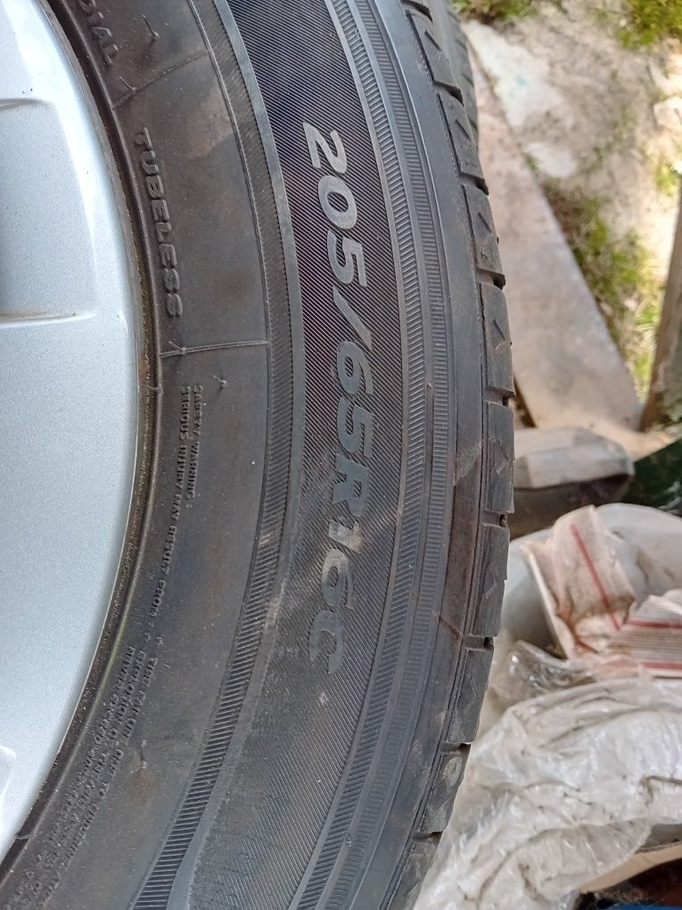 Шини Hankook 205/65 R16С з металевими дисками