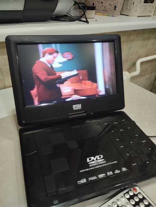 Портативный DVD плеер Opera.