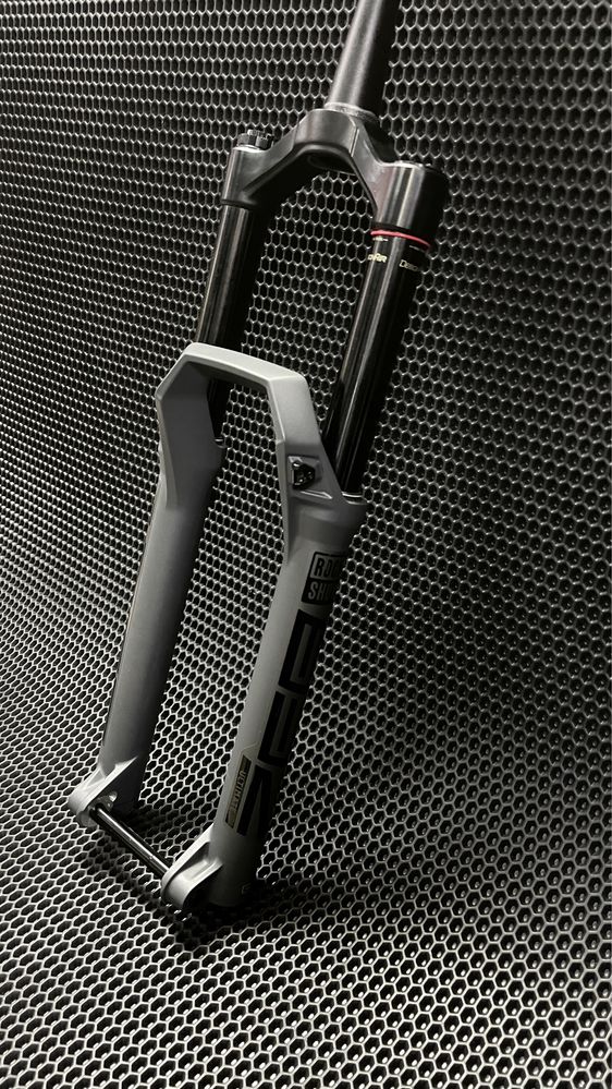 Розпродаж  Вилка RockShox ZEB Ultimate MTB нова