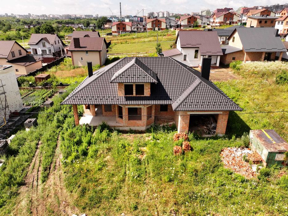 Продам будинок з ділянкою 9 сот в Рівному, р-н Райський сад