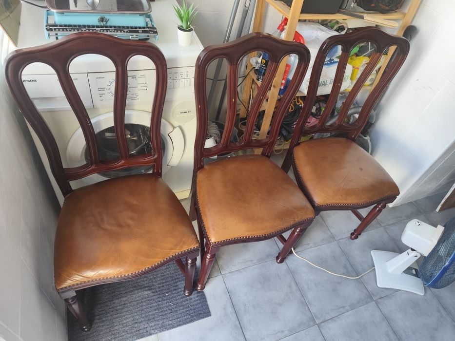 Cadeiras madeira maciça e pele