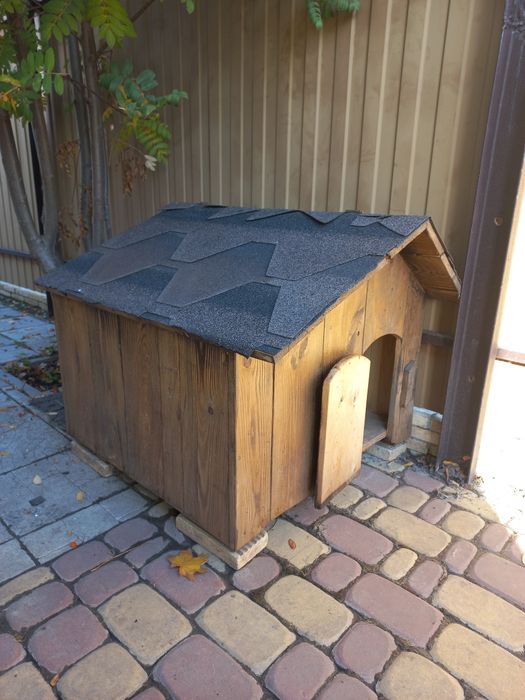 Собачья будка для средней собаки