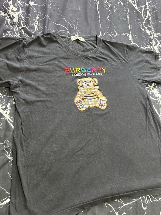 Футболка Burberry.