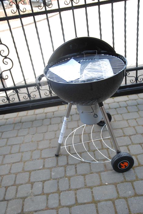 Grill węglowy kulisty
