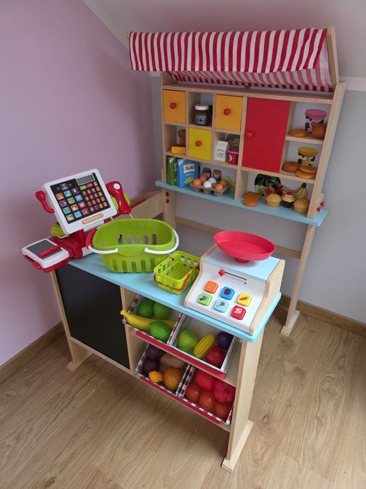 Sklep stragan drewniany wraz z akcesoriami