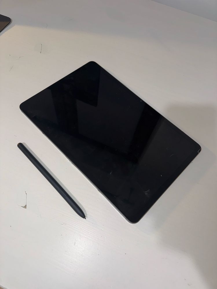 Samsung Galaxy Tab S8 256 GB Stan jak nowy, w folii, etui w zestawie