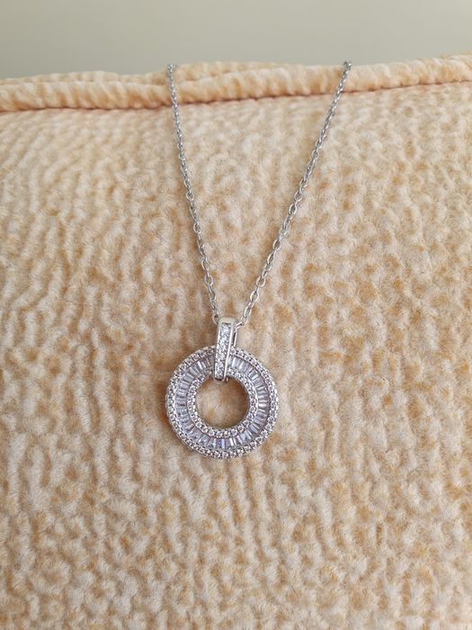 Wisiorek rozeta w kolorze srebra