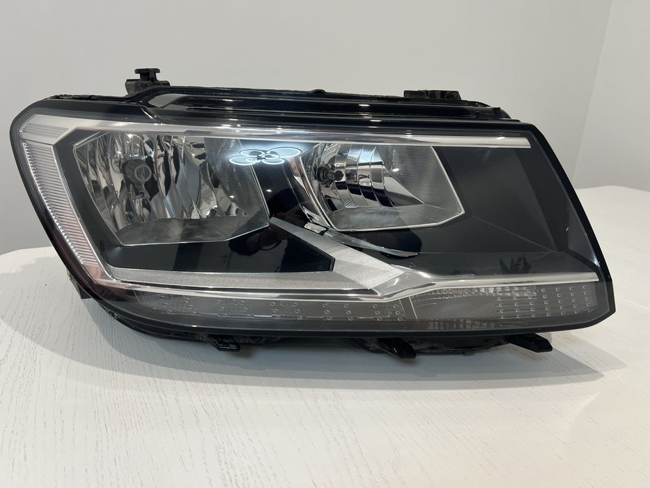 Продам праву фару на Tiguan 2