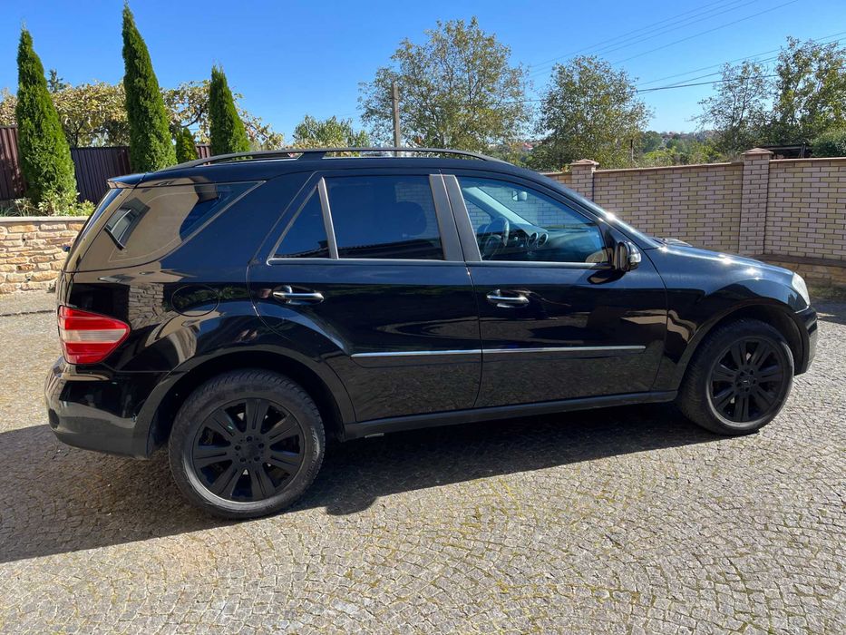 Mercedes-Benz ML 320. 2006 року