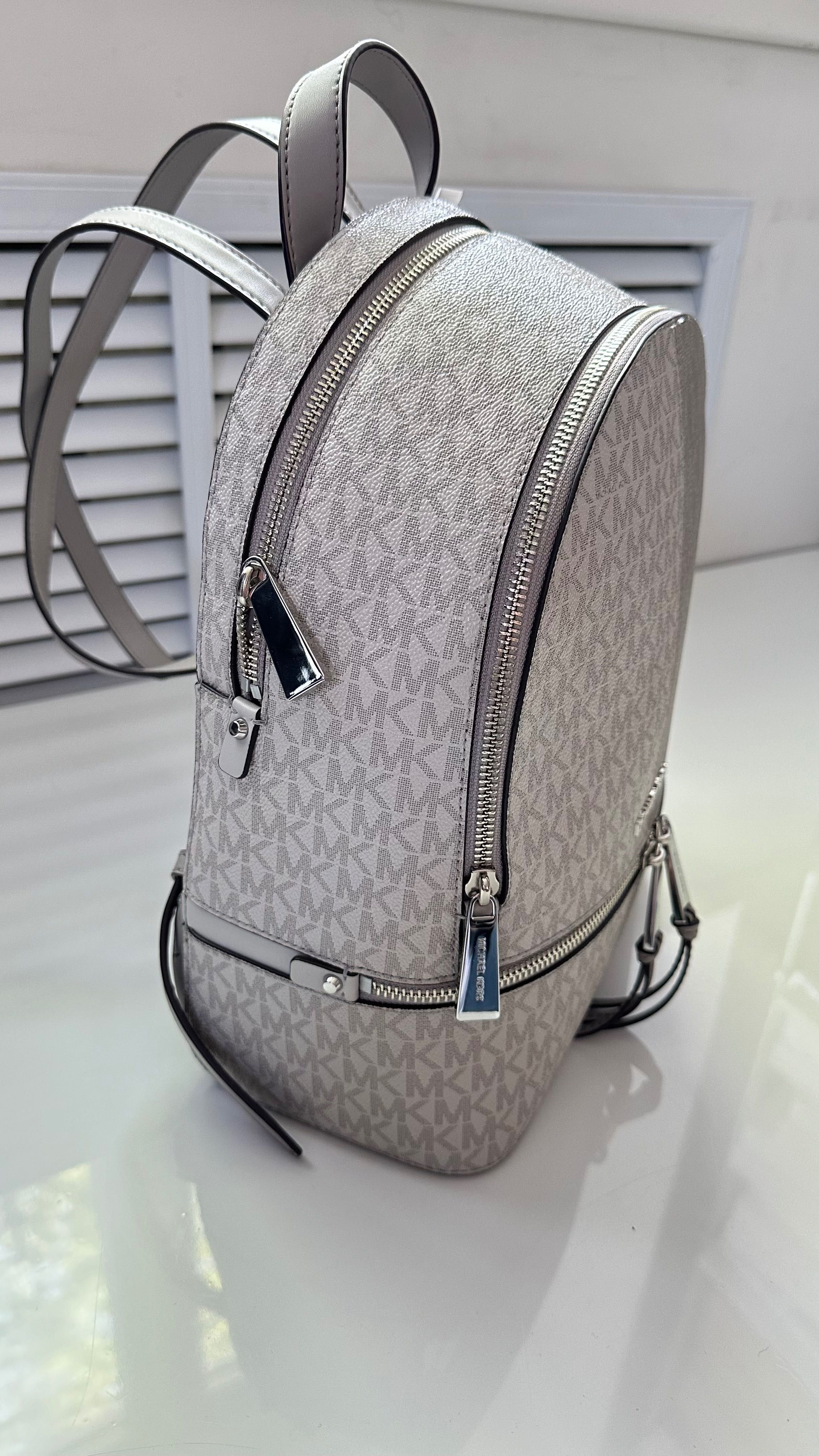 Світлий рюкзак Rhea Medium Logo backpack Michael Kors
