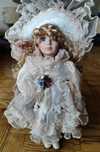 Boneca de porcelana antiga