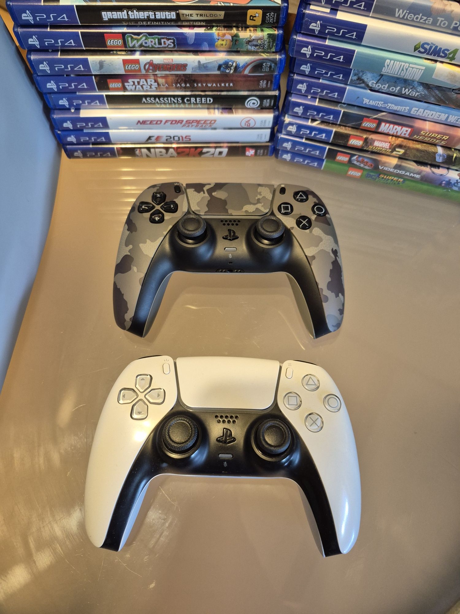 PlayStation 5 Ps5 z napędem. Stan idealny. 2 pady, gry