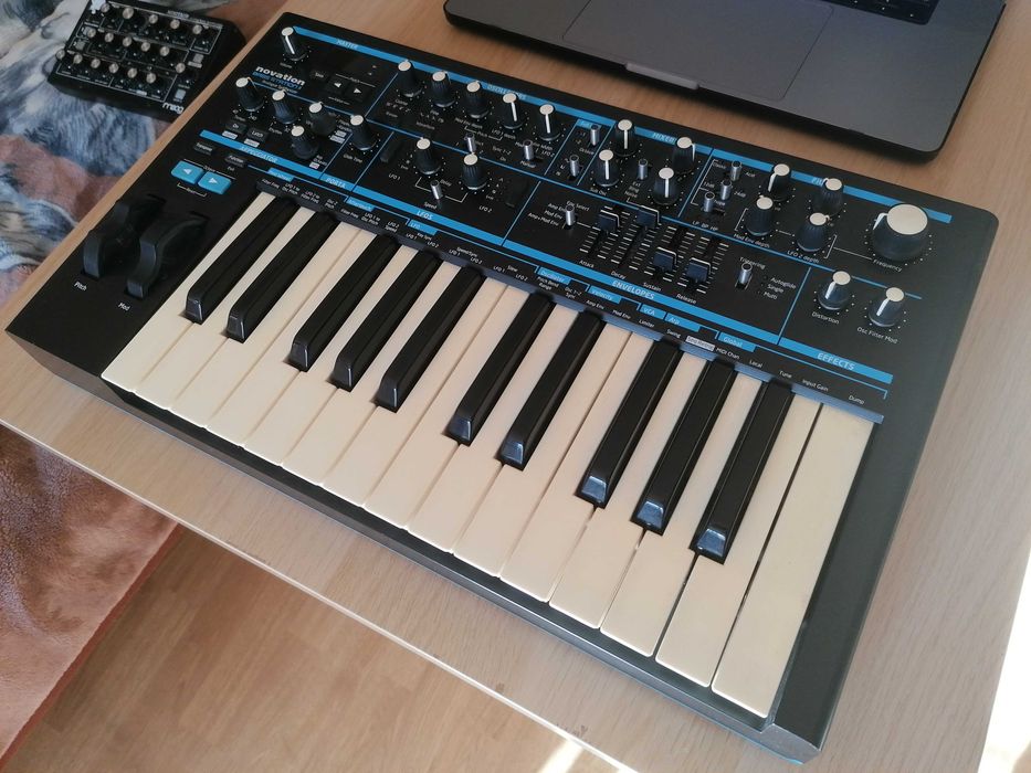 Novation Bass Station - Analogowy Syntezator Mono/Parafoniczny AFX