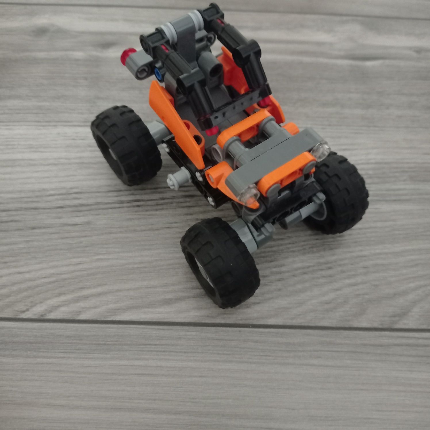 Zestaw LEGO Technic Mały samochód terenowy